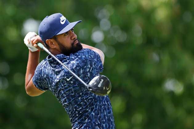 LOUISVILLE, KY - MAY 16: Tony Finau (USA) plays a shot at the 18th hole during the first round of the 2024 PGA, Golf Herren Championship at Valhalla Golf Club on May 16, 2024 in Louisville, Kentucky. (Photo by Joe Robbins Icon Sportswire) GOLF: MAY 16 PGA Championship EDITORIAL USE ONLY Icon573240516053