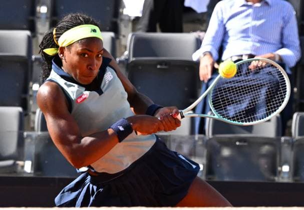 (240517) -- ROME, May 17, 2024 -- Coco Gauff returns a shot during the women s singles semifinal match between Iga Swiatek of Poland and Coco Gauff of the United States at the WTA, Tennis Damen Italian Open in Rome, Italy, May 16, 2024. (Photo by Xinhua) (SP)ITALY-ROME-TENNIS-WTA-ITALIAN OPEN-SEMIFINAL AlbertoxLingria 
