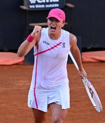 (240517) -- ROME, May 17, 2024 -- Iga Swiatek celebrates a point during the women s singles semifinal match between Iga Swiatek of Poland and Coco Gauff of the United States at the WTA, Tennis Damen Italian Open in Rome, Italy, May 16, 2024. (Photo by Xinhua) (SP)ITALY-ROME-TENNIS-WTA-ITALIAN OPEN-SEMIFINAL AlbertoxLingria 