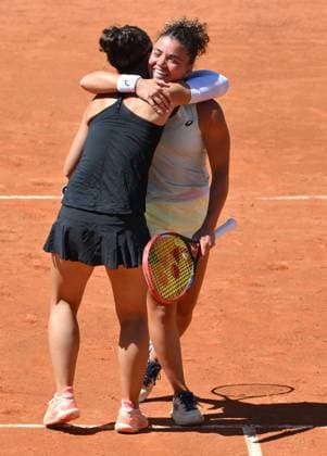 Sport Bilder des Tages May 17, 2024, Rome: Sara Errani (L) and Jasmine Paolini (R) of Italy celebrate after winning their women s double semi final match against Caroline Dolehide and.Desirae Krawczyk of USA (not pictured) at the Italian Open tennis tournament in Rome, Italy, 17 May 2024. ANSA ETTORE FERRARI. Italian Open tennis tournament  - ZUMAa110 20240517_zaf_a110_037 Copyright: xEttorexFerrarix