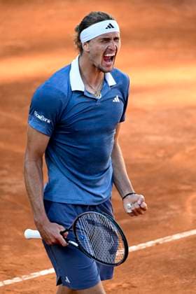 Sport Bilder des Tages Alexander Zverev of Germany celebrates at the end of the semifinal match against Alejandro Tabilo of Chile at the Internazionali BNL d Italia 2024 tennis tournament at Foro Italico in Rome, Italy on May 17, 2024. Alexander Zverev defeated Alejandro Tabilo 1-6, 7-6, 6-2. antoniettaxbaldassarre