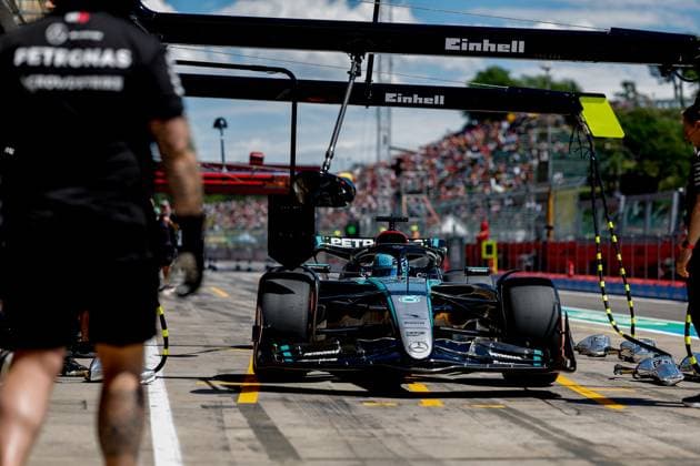 63 RUSSELL George (gbr), Mercedes AMG F1 Team W15, pitlane, during the Formula 1 MSC Cruises Gran Premio del Made in Italy e Dell™Emilia-Romagne 2024, 7th round of the 2024 Formula One World Championship, WM, Weltmeisterschaft from May 17 to 19, 2024 on the Autodromo Enzo e Dino Ferrari, in Imola, Italy - F1 - EMILIA-ROMAGNA GRAND PRIX 2024 DPPI Panoramic  240517_R07_EMR_DP_F12024GP07ITA_JK363778