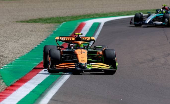 04 NORRIS Lando (gbr), McLaren F1 Team MCL38, action during the Formula 1 MSC Cruises Gran Premio del Made in Italy e Dell™Emilia-Romagne 2024, 7th round of the 2024 Formula One World Championship, WM, Weltmeisterschaft from May 17 to 19, 2024 on the Autodromo Enzo e Dino Ferrari, in Imola, Italy - F1 - EMILIA-ROMAGNA GRAND PRIX 2024 DPPI Panoramic  240517_R07_EMR_DP_F12024GP07ITA_JK365115