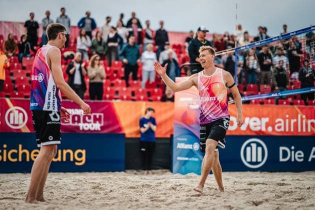 Beach volleyball women German Beach Tour 2024 Tour stop Düsseldorf 17 05 2024 Jonas Reinhardt on the right is happy with Milan Sievers on the left City Sports venue Federal state Germany