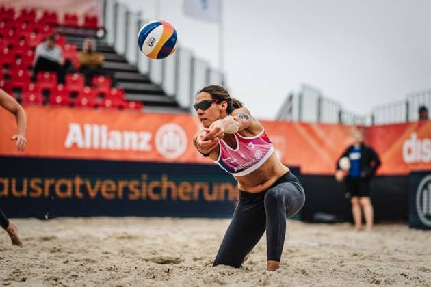 Beach volleyball women German Beach Tour 2024 Tour stop Düsseldorf 17 05 2024 Kira Walkenhorst takes the ball City Sports venue Federal state Germany