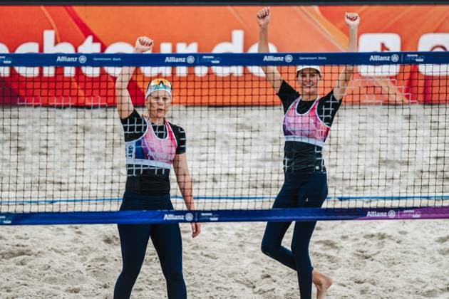 Beach volleyball women German Beach Tour 2024 Tourstop Düsseldorf 17 05 2024 Anna Behlen left and Sarah Schulz right throw their hands in the air after the victory City Sports venue Federal state Germany