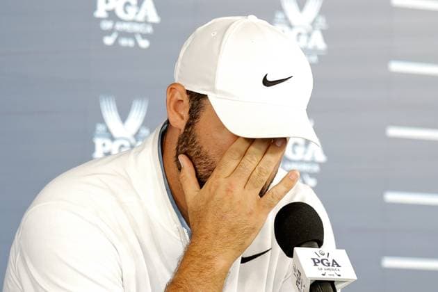 LOUISVILLE, KY - MAY 17: PGA, Golf Herren golfer Scottie Scheffler speaks to the media following his arrest and following his second round on May 17, 2024, during the 2024 PGA Championship at Valhalla Golf Club in Louisville, Kentucky. (Photo by Brian Spurlock Icon Sportswire) GOLF: MAY 17 PGA Championship EDITORIAL USE ONLY Icon24051729