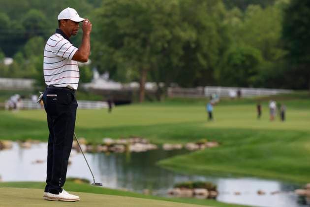 LOUISVILLE, KY - MAY 17: Tiger Woods tips his hat to the crow during the second round of the PGA, Golf Herren Championship, May 17, 2024, at Valhalla Golf Club in Louisville, Kentucky.(Photo by Matthew Maxey Icon Sportswire) GOLF: MAY 17 PGA Championship EDITORIAL USE ONLY Icon240517104