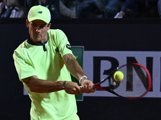 (240518) -- ROME, May 18, 2024 -- Tommy Paul hits a return during the men s singles semifinal match between Nicolas Jarry of Chile and Tommy Paul of the United States at the Italian Open in Rome, Italy, May 17, 2024. (Photo by Xinhua) (SP)ITALY-ROME-TENNIS ATP, Tennis Herren ITALIAN OPEN-SEMIFINAL AlbertoxLingria 