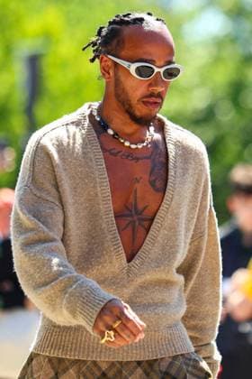 Lewis Hamilton of Great Britain and Mercedes gestures, gestures, Qualifying, F1 Emilia Romagna Grand Prix 2024, Autodromo Enzo e Dino Ferrari on May 18, 2024 in Imola, Italy Photo by Diogo Cardoso DeFodi Images Lewis Hamilton of Great Britain and Mercedes gestures arriving in the paddock, Qualifying, F1 Emilia Romagna Grand Prix 2024, Autodromo Enzo e Dino Ferrari on May 18, 2024 in Imola, Italy Photo by Diogo Cardoso DeFodi Images Defodi 645 f1imo20240518 0416 Defodi-645
