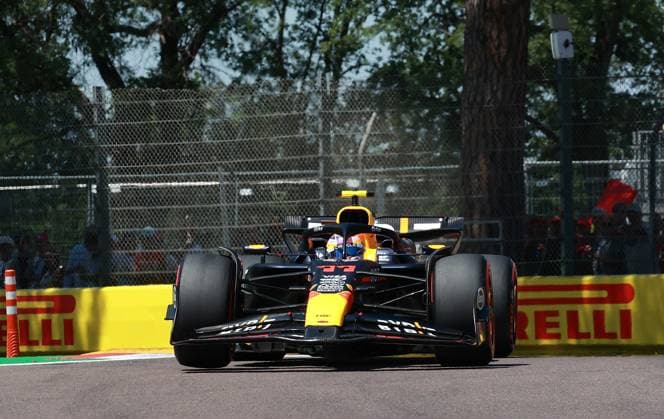 Formula 1 Grand Prix Emilia Romagna 2024 18 05 2024, Autodromo Enzo e Dino Ferrari, Imola, Formula 1 Grand Prix Emilia Romagna 2024 ,in the picture accident of Sergio Perez MEX , Oracle Red Bull Racing nordphotoxGmbHx xBratic nph00250