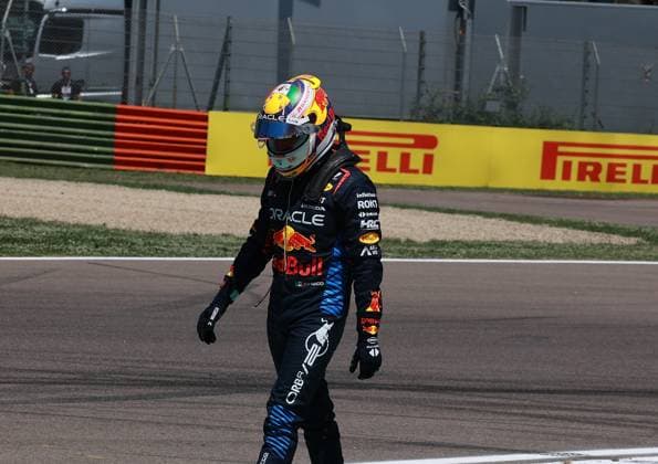 Formula 1 Grand Prix Emilia Romagna 2024 18 05 2024, Autodromo Enzo e Dino Ferrari, Imola, Formula 1 Grand Prix Emilia Romagna 2024 ,in the picture accident of Sergio Perez MEX , Oracle Red Bull Racing nordphotoxGmbHx xBratic nph00250