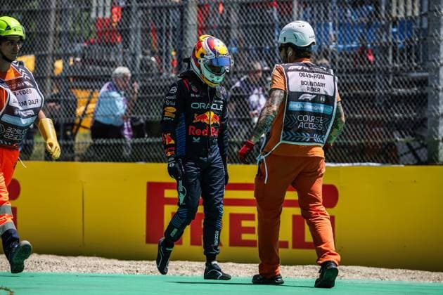 PEREZ Sergio (mex), Red Bull Racing RB20, portrait crash, accident, during the Formula 1 MSC Cruises Gran Premio del Made in Italy e Dell™Emilia-Romagne 2024, 7th round of the 2024 Formula One World Championship, WM, Weltmeisterschaft from May 17 to 19, 2024 on the Autodromo Enzo e Dino Ferrari, in Imola, Italy - F1 - EMILIA-ROMAGNA GRAND PRIX 2024 DPPI Panoramic  240518_R07_EMR_DP_XB3_0635