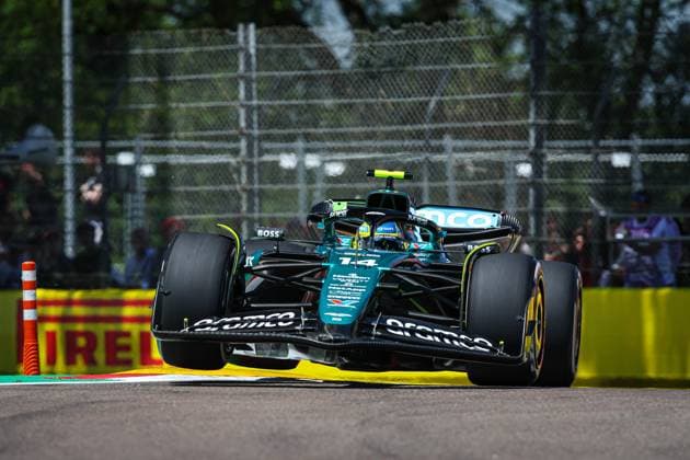 14 ALONSO Fernando (spa), Aston Martin F1 Team AMR24, action14 ALONSO Fernando (spa), Aston Martin F1 Team AMR24, action during the Formula 1 MSC Cruises Gran Premio del Made in Italy e Dell™Emilia-Romagne 2024, 7th round of the 2024 Formula One World Championship, WM, Weltmeisterschaft from May 17 to 19, 2024 on the Autodromo Enzo e Dino Ferrari, in Imola, Italy - F1 - EMILIA-ROMAGNA GRAND PRIX 2024 DPPI Panoramic 240518_R07_EMR_DP_XB3_0388
