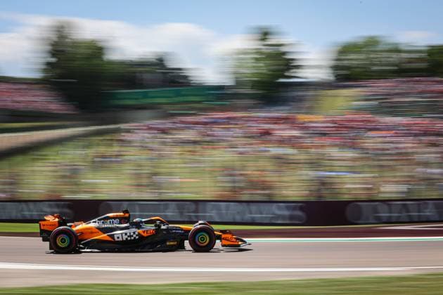 81 PIASTRI Oscar (aus), McLaren F1 Team MCL38, action during the Formula 1 MSC Cruises Gran Premio del Made in Italy e Dell™Emilia-Romagne 2024, 7th round of the 2024 Formula One World Championship, WM, Weltmeisterschaft from May 17 to 19, 2024 on the Autodromo Enzo e Dino Ferrari, in Imola, Italy - F1 - EMILIA-ROMAGNA GRAND PRIX 2024 DPPI Panoramic  240518_R07_EMR_DP_JFR68141