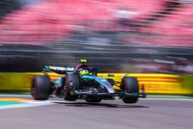 44 HAMILTON Lewis (gbr), Mercedes AMG F1 Team W15, action during the Formula 1 MSC Cruises Gran Premio del Made in Italy e Dell™Emilia-Romagne 2024, 7th round of the 2024 Formula One World Championship, WM, Weltmeisterschaft from May 17 to 19, 2024 on the Autodromo Enzo e Dino Ferrari, in Imola, Italy - F1 - EMILIA-ROMAGNA GRAND PRIX 2024 DPPI Panoramic  240518_R07_EMR_DP_XB5_9362