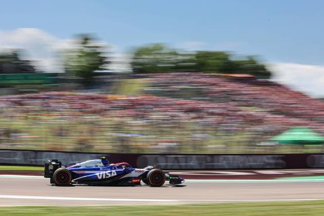 22 TSUNODA Yuki (jap), Visa Cash App RB F1 Team VCARB 01, action during the Formula 1 MSC Cruises Gran Premio del Made in Italy e Dell™Emilia-Romagne 2024, 7th round of the 2024 Formula One World Championship, WM, Weltmeisterschaft from May 17 to 19, 2024 on the Autodromo Enzo e Dino Ferrari, in Imola, Italy - F1 - EMILIA-ROMAGNA GRAND PRIX 2024 DPPI Panoramic  240518_R07_EMR_DP_JFR68159