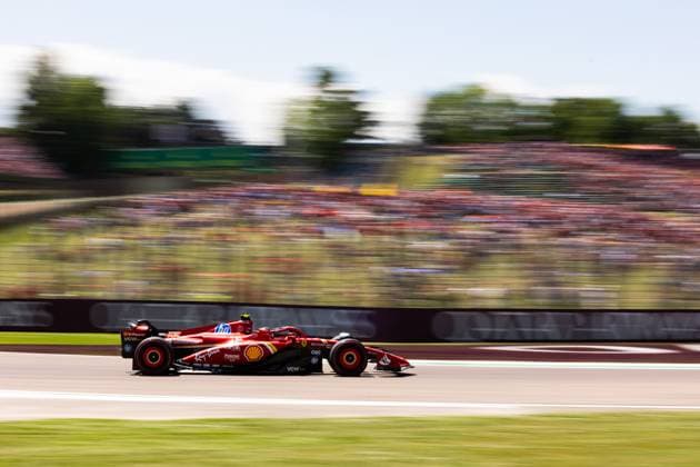 55 SAINZ Carlos (spa), Scuderia Ferrari SF-24, action during the Formula 1 MSC Cruises Gran Premio del Made in Italy e Dell™Emilia-Romagne 2024, 7th round of the 2024 Formula One World Championship, WM, Weltmeisterschaft from May 17 to 19, 2024 on the Autodromo Enzo e Dino Ferrari, in Imola, Italy - F1 - EMILIA-ROMAGNA GRAND PRIX 2024 DPPI Panoramic  240518_R07_EMR_DP_JFR68081