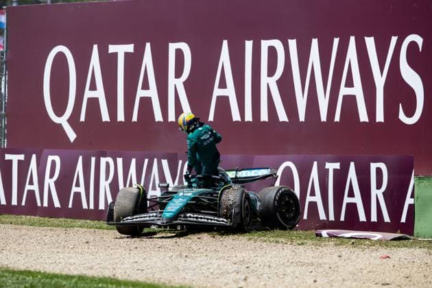 14 ALONSO Fernando (spa), Aston Martin F1 Team AMR24, action crash, accident, during the Formula 1 MSC Cruises Gran Premio del Made in Italy e Dell™Emilia-Romagne 2024, 7th round of the 2024 Formula One World Championship, WM, Weltmeisterschaft from May 17 to 19, 2024 on the Autodromo Enzo e Dino Ferrari, in Imola, Italy - F1 - EMILIA-ROMAGNA GRAND PRIX 2024 DPPI Panoramic 240518_R07_EMR_DP__F_12448