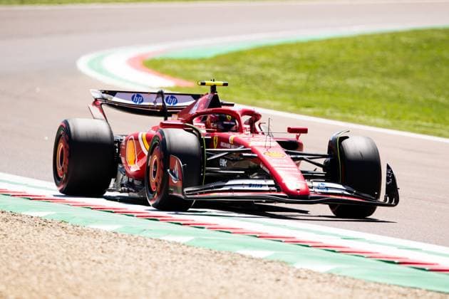 55 SAINZ Carlos (spa), Scuderia Ferrari SF-24, action during the Formula 1 MSC Cruises Gran Premio del Made in Italy e Dell™Emilia-Romagne 2024, 7th round of the 2024 Formula One World Championship, WM, Weltmeisterschaft from May 17 to 19, 2024 on the Autodromo Enzo e Dino Ferrari, in Imola, Italy - F1 - EMILIA-ROMAGNA GRAND PRIX 2024 DPPI Panoramic  240518_R07_EMR_DP__F_12686