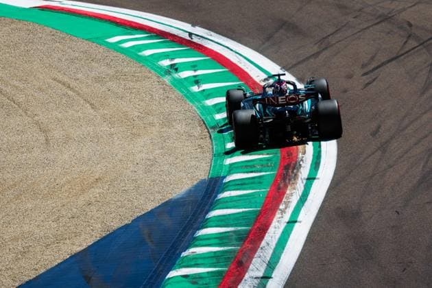 44 HAMILTON Lewis (gbr), Mercedes AMG F1 Team W15, action during the Formula 1 MSC Cruises Gran Premio del Made in Italy e Dell™Emilia-Romagne 2024, 7th round of the 2024 Formula One World Championship, WM, Weltmeisterschaft from May 17 to 19, 2024 on the Autodromo Enzo e Dino Ferrari, in Imola, Italy - F1 - EMILIA-ROMAGNA GRAND PRIX 2024 DPPI Panoramic  240518_R07_EMR_DP_FG003693