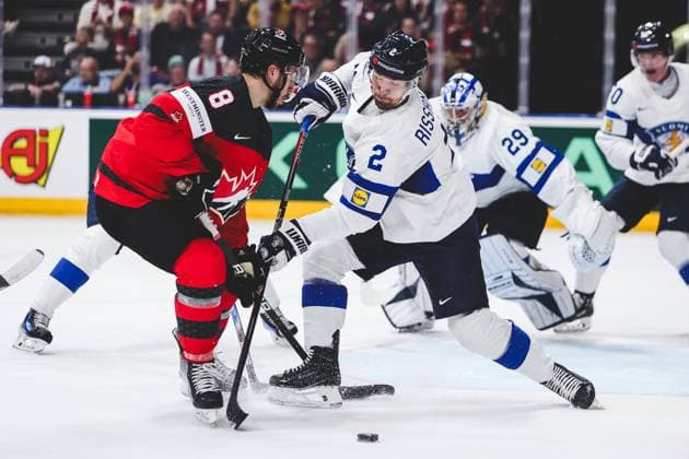 Ice hockey, Eishockey - IIHF WC 2024 PRAGUE,CZECH REPUBLIC,18.MAY.24 - ICE HOCKEY - IIHF Ice Hockey World Championship, WM, Weltmeisterschaft 2024, group stage, Canada vs Finland. Image shows Michael Bunting (CAN) and Rasmus Rissanen (FIN).  GEPAxpictures xDanielxGoetzhaber