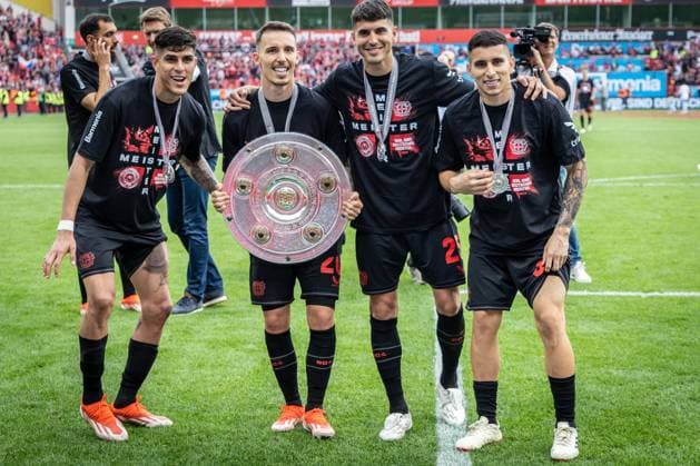 1 Soccer Bundesliga Bayer 04 Leverkusen FC Augsburg, 18 05 2024 The championship trophy with Piero Hincapie Bayer 04 Leverkusen, 3 , Alejandro Grimaldo Bayer 04 Leverkusen, 20 , Exequiel Palacios Bayer 04 Leverkusen, 25 and Gustavo Puerta Bayer 04 Leverkusen, 32 Leverkusen, 18 05 2024, 34 Matchday of 1 Bundesliga, 1 Bundesliga Bayer 04 Leverkusen FC Augsburg, BayArena, Leverkusen The DFL regulations prohibit the use of photographs as image sequences and or quasi videos Copyright: xBEAUTIFULxSPORTS LeahxKohringx