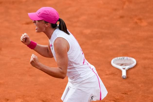 Internazionali BNL D Italia 2024 - Day Thirteen Iga Swiatek celebrates victory during the Women™s Singles final match between Iga Swiatek and Aryna Sabalenka on Day Thirteen of Internazionali BNL D Italia 2024 at Foro Italico on May 16, 2024 in Rome, Italy. Rome Foro Italico Lazio Italy Copyright: xGiuseppexMaffiax IBI_DAY_13_SWIATEK-SABALENKA_180524DSC00782