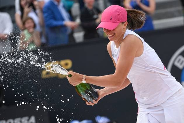 Iga Swiatek of Poland celebrates with the prize the victory of the match against Belarus Aryna Sabalenka at the Internazionali BNL d Italia 2024 tennis WTA, Tennis Damen final at Foro Italico in Rome, Italy on May 18th, 2024. antoniettaxbaldassarre