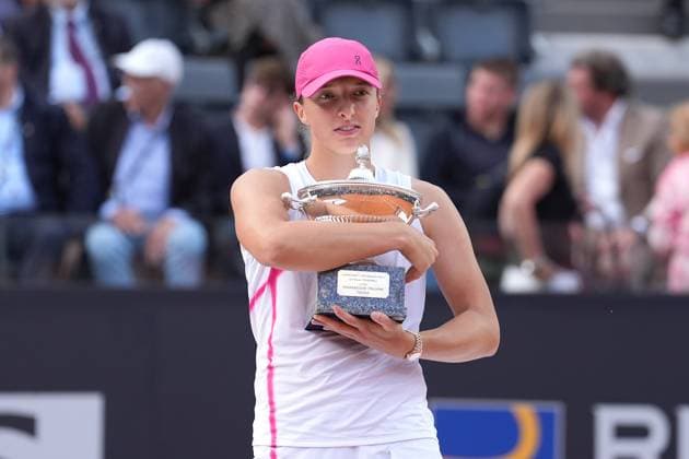 Iga Swiatek (POL) poses with the trophy during the award ceremony, Tennis WTA, Tennis Damen Internazionali BNL d Italia - Final, Iga Swiatek (POL) against Aryna Sabalenka (BLR), Foro Italico, May 18, 2024, Rome, Italy.