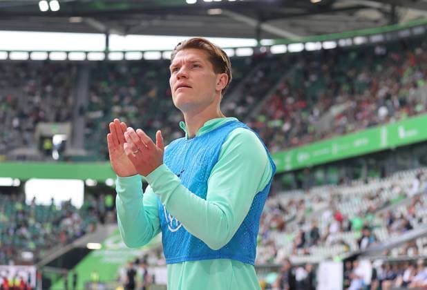 Kevin Behrens VfL Wolfsburg Football, Men, Season 2023 2024 1 Liga, VfL Wolfsburg vs 1 FSV Mainz 05, Volkswagen Arena, 34 Matchday, 1 3, so Mainz stays in the 1 Liga DFL REGULATIONS PROHIBIT ANY USE OF PHOTOGRAPHS AS IMAGE SEQUENCES AND OR QUASI VIDEO