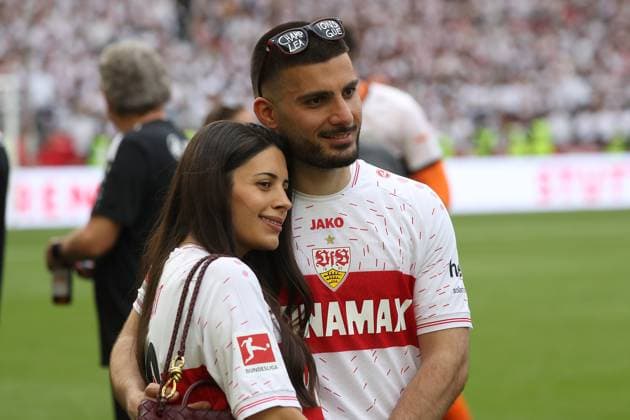 18.05.24 VfB Stuttgart - Borussia Mönchengladbach Deutschland, Stuttgart, 18.05.2024, Fussball, Bundesliga, VfB Stuttgart - Borussia Mönchengladbach: Deniz Undav, VfB, mit Freundin Tanja . *** 18 05 24 VfB Stuttgart Borussia Mönchengladbach Germany, Stuttgart, 18 05 2024, Football, Bundesliga, VfB Stuttgart Borussia Mönchengladbach Deniz Undav, VfB, with girlfriend Tanja