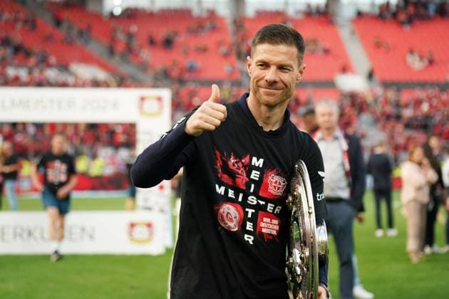 Soccer, 1 Bundesliga, Season 2023 2024, Bayer 04 Leverkusen FC Augsburg , 18 05 2024, Bayarena Leverkusen Award Ceremony Bundesliga German Champion 2024 ,Xabier Alonso Bayer 04 Leverkusen, with championship trophy