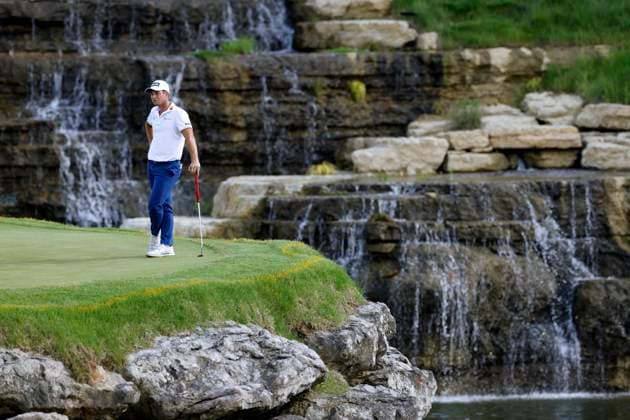 LOUISVILLE, KY - MAY 18: Viktor Hovland (NOR) looks on while waiting to putt at the 13th hole during the third round of the 2024 PGA, Golf Herren Championship at Valhalla Golf Club on May 18, 2024 in Louisville, Kentucky. (Photo by Joe Robbins Icon Sportswire) GOLF: MAY 18 PGA Championship EDITORIAL USE ONLY Icon573240518037