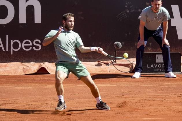 Hugo GASTON (FRA) lors du tournoi de tennis de l Open Parc Auvergne RhÃ ne-Alpes Ã Lyon le 19 05 2024. TENNIS : Open Parc Auvergne RhÃ ne-Alpes - Lyon - 19 05 2024 SandrineThesillat Panoramic 