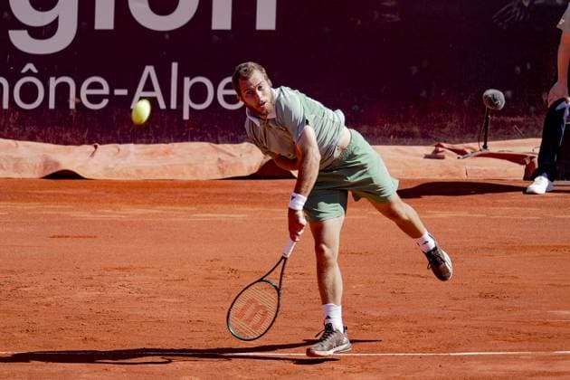 Hugo GASTON (FRA) lors du tournoi de tennis de l Open Parc Auvergne RhÃ ne-Alpes Ã Lyon le 19 05 2024. TENNIS : Open Parc Auvergne RhÃ ne-Alpes - Lyon - 19 05 2024 SandrineThesillat Panoramic 