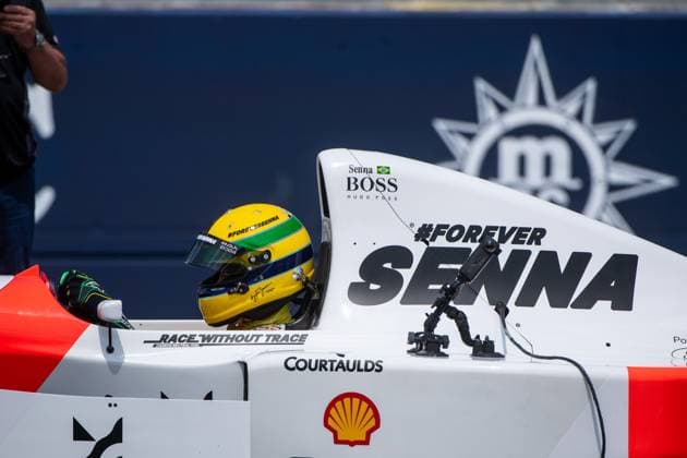 Sebastian Vettel Germany, racing driver drives demo laps in the 1993 McLaren MP 4 8 in memory of Ayrton Senna, who died in 1994 Brazil , ITA, Formula 1 World Championship, Grand Prix Emilia Romagna Imola, Autodromo Enzo e Dino Ferrari, Race, 19 05 2024 ITA, Formula 1 World Championship, Grand Prix Emilia Romagna Imola, Autodromo Enzo e Dino Ferrari, Race, 19 05 2024 Imola Copyright: xEibner-Pressefoto Memmlerx EP_MMR