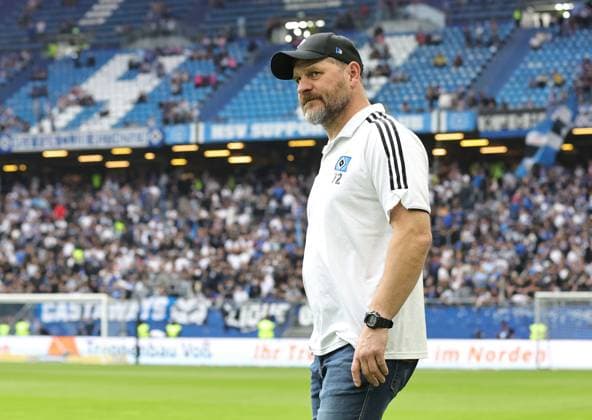 19 05 2024 Soccer Season 2023 2024 2 Soccer Bundesliga 34 Matchday Hamburger SV HSV 1 FC Nürnberg FCN Club Sportfoto Zink DaMa xdaxmax DFL regulations prohibit any use of photographs as image sequences and or quasi video only for editorial use Steffen Baumgart Trainer Hamburger SV HSV nachdenklich