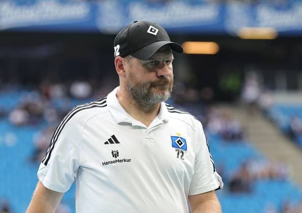 19 05 2024 Soccer Season 2023 2024 2 Soccer Bundesliga 34 Matchday Hamburger SV HSV 1 FC Nürnberg FCN Club Sportfoto Zink DaMa xdaxmax DFL regulations prohibit any use of photographs as image sequences and or quasi video only for editorial use Steffen Baumgart Trainer Hamburger SV HSV nachdenklich