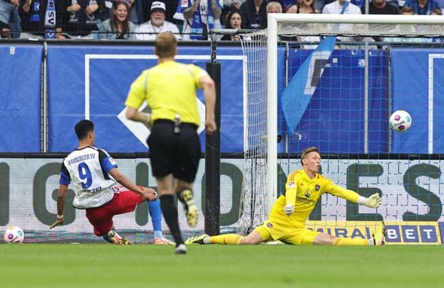 19 05 2024 Soccer Season 2023 2024 2 Soccer Bundesliga 34 Matchday Hamburger SV HSV 1 FC Nürnberg FCN Club Sportfoto Zink DaMa xdaxmax DFL regulations prohibit any use of photographs as image sequences and or quasi video only for editorial use Goal Goal Shot to 1 0 Goalscorer Robert Glatzel 9, Hamburger SV HSV vs Jan Reichert 31, 1 FC Nürnberg FCN