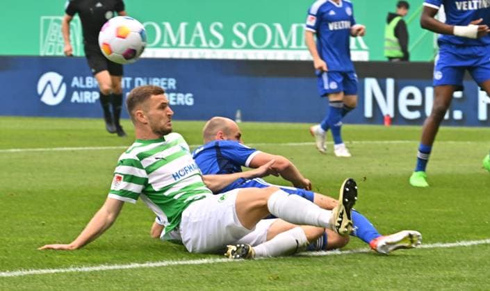 19 05 2024 Soccer Season 2023 2024 2 Soccer Bundesliga 34 Matchday SpVgg Greuther Fürth Kleeblatt FC Schalke 04 Sportfoto Zink xwoxzix DFL regulations prohibit any use of photographs as image sequences and or quasi video only for editorial use Dennis Srbeny 7, SpVgg Greuther Fürth Henning Matriciani 41, FC Schalke 04 S04