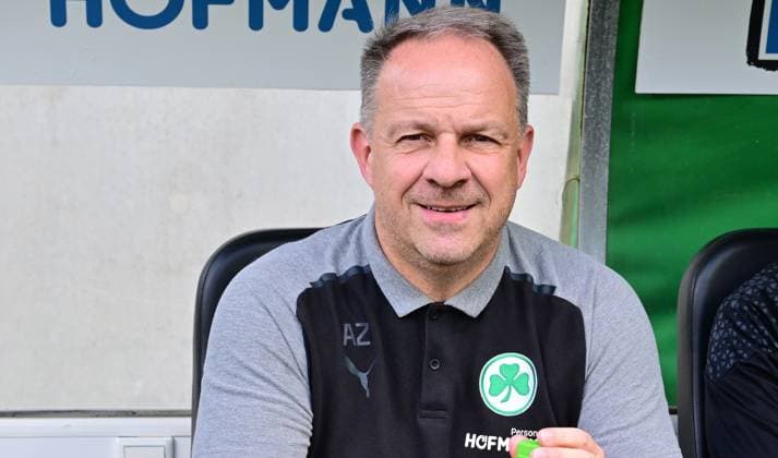 19 05 2024 Soccer Season 2023 2024 2 Soccer Bundesliga 34 Matchday SpVgg Greuther Fürth Kleeblatt FC Schalke 04 Sportfoto Zink xwoxzix DFL regulations prohibit any use of photographs as image sequences and or quasi video only for editorial use Alexander Zorniger Trainer SpVgg Greuther Fürth