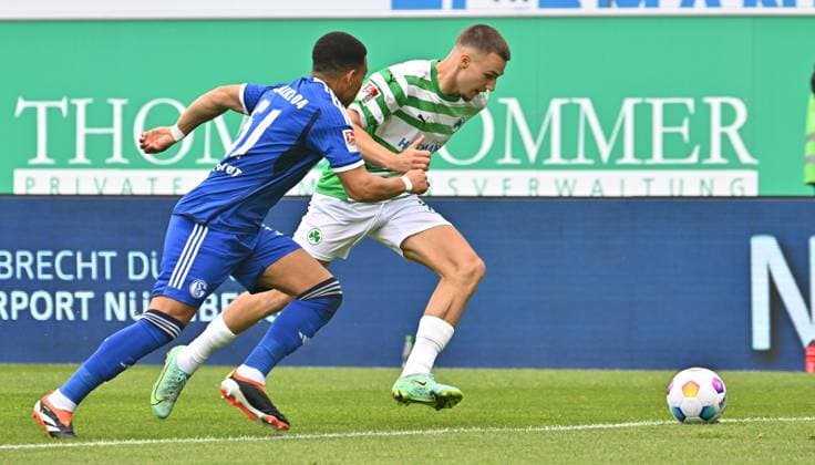 19 05 2024 Soccer Season 2023 2024 2 Soccer Bundesliga 34 Matchday SpVgg Greuther Fürth Kleeblatt FC Schalke 04 Sportfoto Zink xwoxzix DFL regulations prohibit any use of photographs as image sequences and or quasi video only for editorial use Steven Ako Van der Sloot 51, FC Schalke 04 S04 Tim Lemperle 19, SpVgg Greuther Fürth