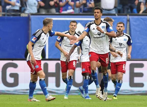 19 05 2024 Soccer Season 2023 2024 2 Soccer Bundesliga 34 Matchday Hamburger SV HSV 1 FC Nürnberg FCN Club Sportfoto Zink DaMa xdaxmax DFL regulations prohibit any use of photographs as image sequences and or quasi video only for editorial use Jubel Freude Torjubel nach Tor zum 1 0 Robert Glatzel 9, Hamburger SV HSV und Mannschaft Team jubelt freut sich Torschütze Robert Glatzel 9, Hamburger SV HSV