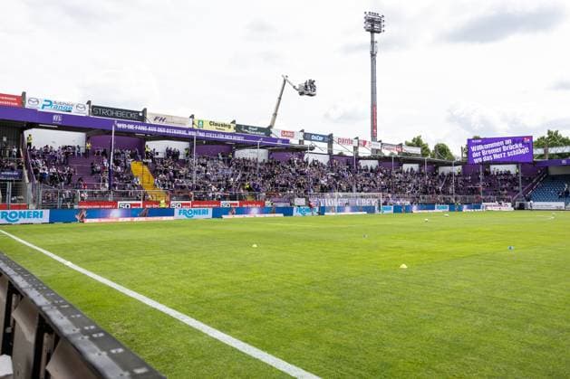 VfL Osnabrück vs Hertha BSC Osnabrück, 19 05 2024 Fans of VfL Osnabrück 2 Fußball Bundesliga 34 Matchday VfL Osnabrück vs Hertha BSC, Stadion Bremer Brücke on 19 05 2024 DFB DFL REGULATIONS PROHIBIT ANY USE OF PHOTOGRAPHS AS IMAGE SEQUENCES AND OR QUASI VIDEO Copyright: xBEAUTUFULxSports Richterx