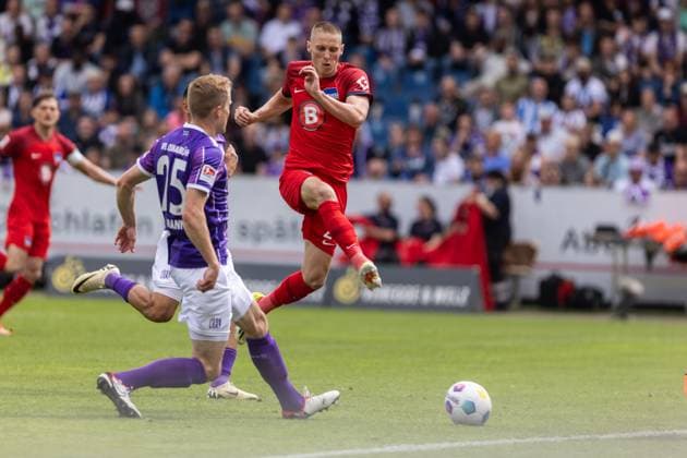 VfL Osnabrück vs Hertha BSC Osnabrück, 19 05 2024 Palko Dardai Hertha BSC Berlin, 27 scores the 0 1 2 Soccer Bundesliga 34 Matchday VfL Osnabrück vs Hertha BSC, Stadion Bremer Brücke on 19 05 2024 DFB DFL REGULATIONS PROHIBIT ANY USE OF PHOTOGRAPHS AS IMAGE SEQUENCES AND OR QUASI VIDEO Copyright: xBEAUTUFULxSports Richterx
