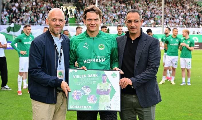 19 05 2024 Soccer Season 2023 2024 2 Soccer Bundesliga 34 Matchday SpVgg Greuther Fürth Kleeblatt FC Schalke 04 Sportfoto Zink xwoxzix DFL regulations prohibit any use of photographs as image sequences and or quasi video only for editorial use Holger Schwiewagner Managing Director Vice President SpVgg Greuther Fürth Leon Schaffran 25, SpVgg Greuther Fürth Rachid Azzouzi Sports Director Managing Director Sport SpVgg Greuther Fürth Farewell