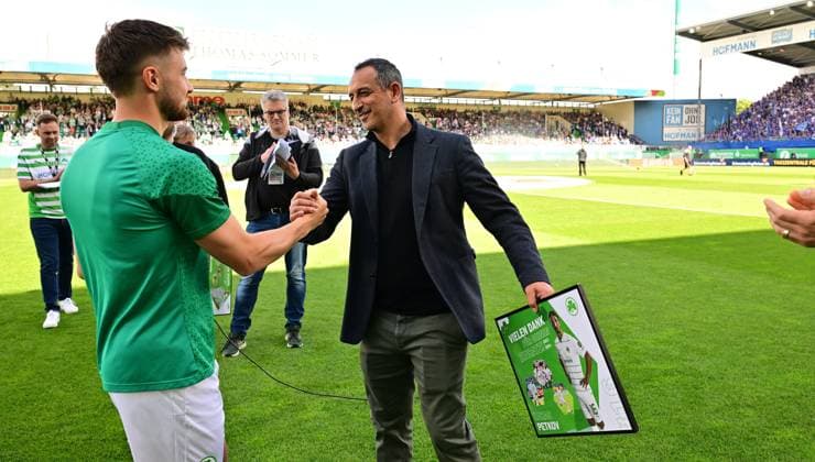 19 05 2024 Soccer Season 2023 2024 2 Soccer Bundesliga 34 Matchday SpVgg Greuther Fürth Kleeblatt FC Schalke 04 Sportfoto Zink xwoxzix DFL regulations prohibit any use of photographs as image sequences and or quasi video only for editorial use Lukas Petkov 16, SpVgg Greuther Fürth Rachid Azzouzi Sport Director Managing Director Sport SpVgg Greuther Fürth Verabschiedung