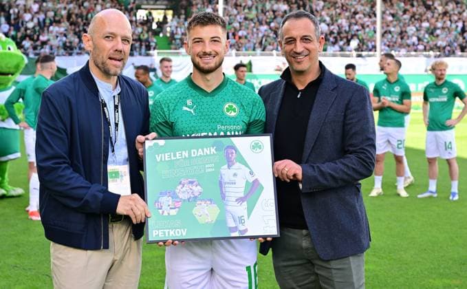 19 05 2024 Soccer Season 2023 2024 2 Soccer Bundesliga 34 Matchday SpVgg Greuther Fürth Kleeblatt FC Schalke 04 Sportfoto Zink xwoxzix DFL regulations prohibit any use of photographs as image sequences and or quasi video only for editorial use Holger Schwiewagner Managing Director Vice President SpVgg Greuther Fürth Lukas Petkov 16, SpVgg Greuther Fürth Rachid Azzouzi Sports Director Managing Director Sports SpVgg Greuther Fürth Farewell