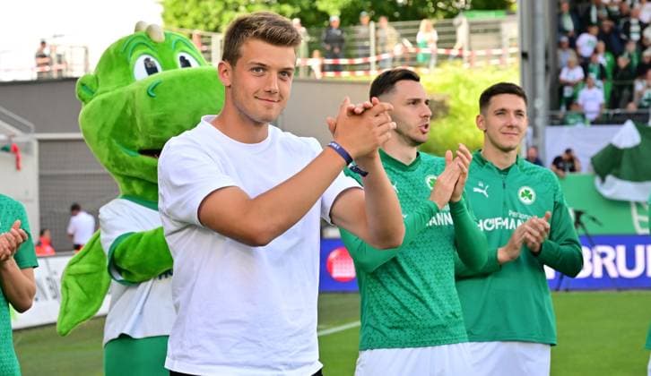 19 05 2024 Soccer Season 2023 2024 2 Soccer Bundesliga 34 Matchday SpVgg Greuther Fürth Kleeblatt FC Schalke 04 Sportfoto Zink xwoxzix DFL regulations prohibit any use of photographs as image sequences and or quasi video only for editorial use Ben Schlicke 15, SpVgg Greuther Fürth Verabschiedung